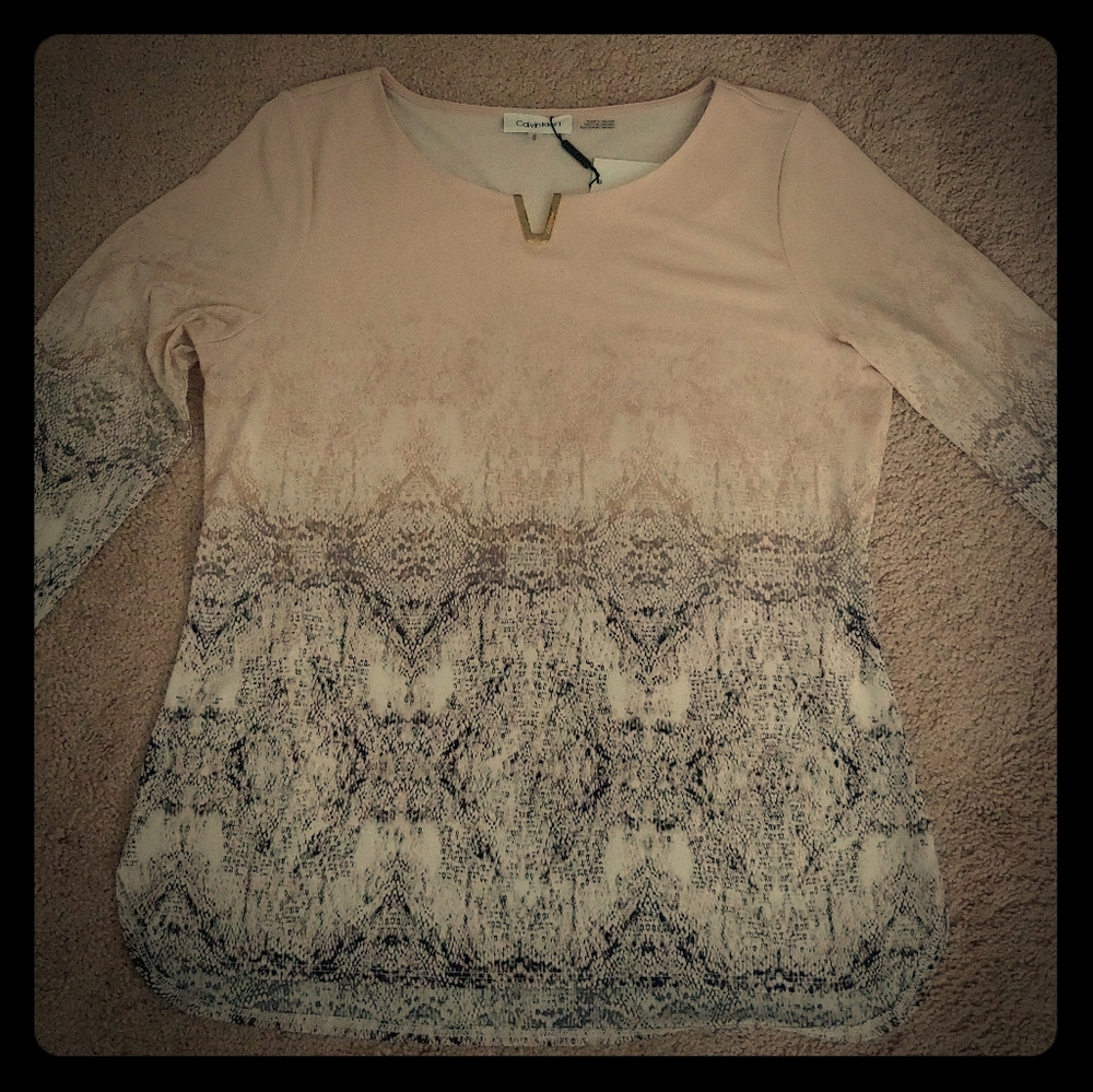 Tops - Picture 2 of 9